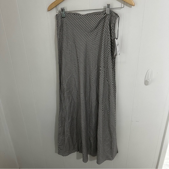 RVCA Black and White Maxi A-Line Skirt - Picture 1 of 3
